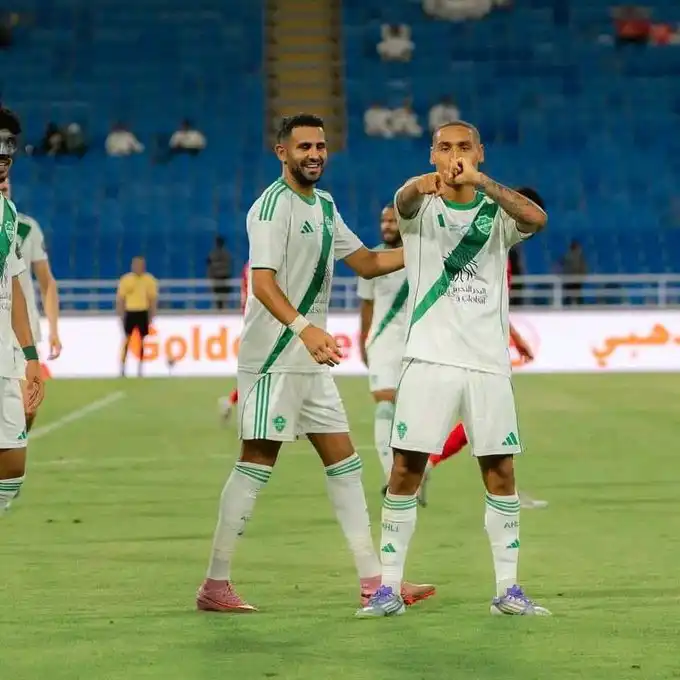 رياض محرز يشارك في فوز فريقه الاهلي أمام العربي ضمن كأس خادم الحرمين