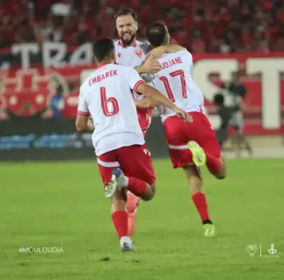 مولودية وهران يفوز على شبيبة القبائل ويتصدر الدوري الجزائري