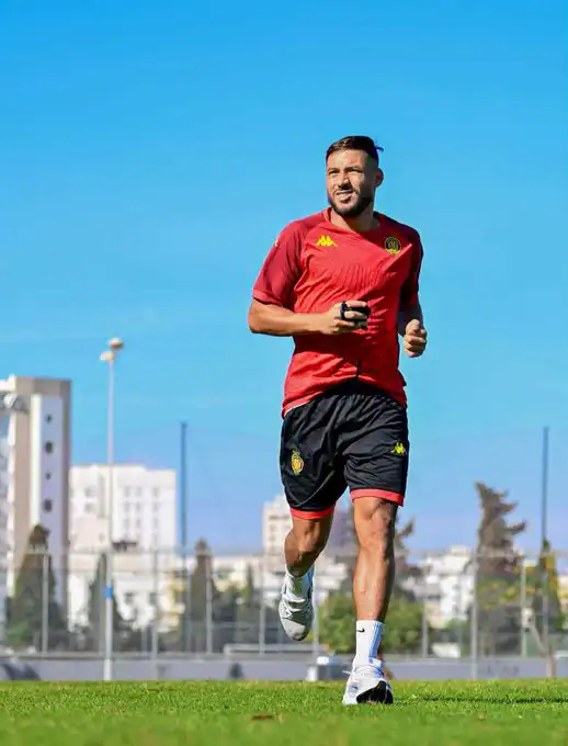 يوسف بلايلي يعود إلى تدريبات ناديه الترجي التونسي