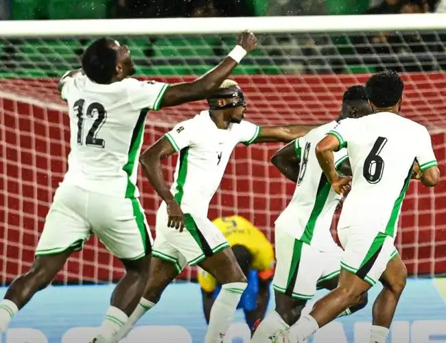 فيكتور أوسيمين يقود نيجيريا إلى نهائي الملحق الإفريقي المؤهل إلى كأس العالم