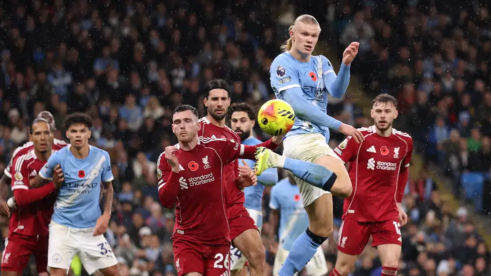 مانشستر سيتي يحسم القمة أمام ليفربول بثلاثية في الدوري الإنجليزي