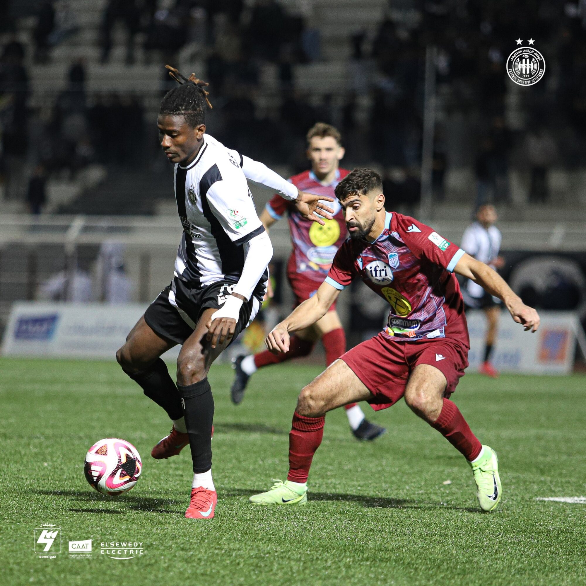 أولمبيك آقبو يفرض التعادل على وفاق سطيف في الدوري الجزائري