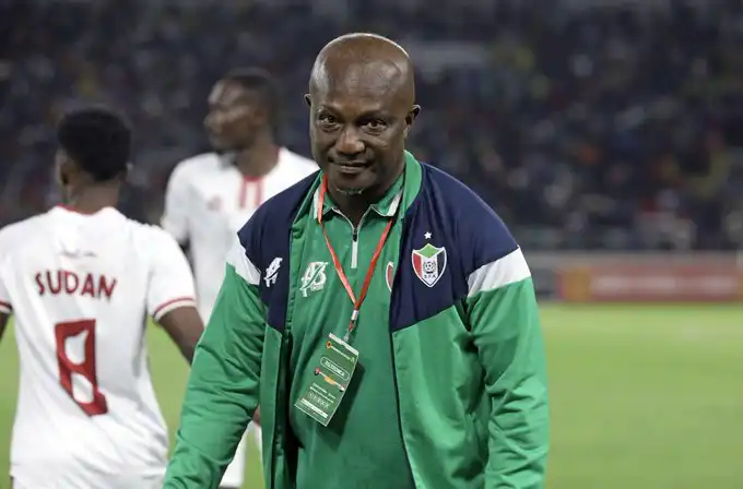 كويسي أبياه مدرب السودان : “الجزائر منتخب عريق في كرة القدم الأفريقية”