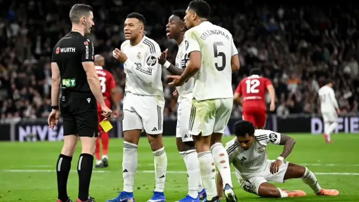 ريال مدريد يفوز على إشبيلية ويواصل ملاحقة متصدر الدوري الإسباني برشلونة