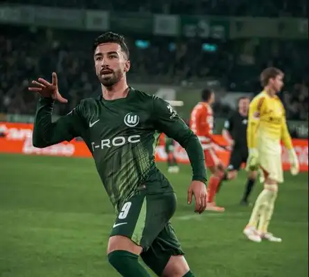 عمورة هداف ويقود فولفسبورغ للفوز ضد مونشغلادباخ في الدوري الألماني