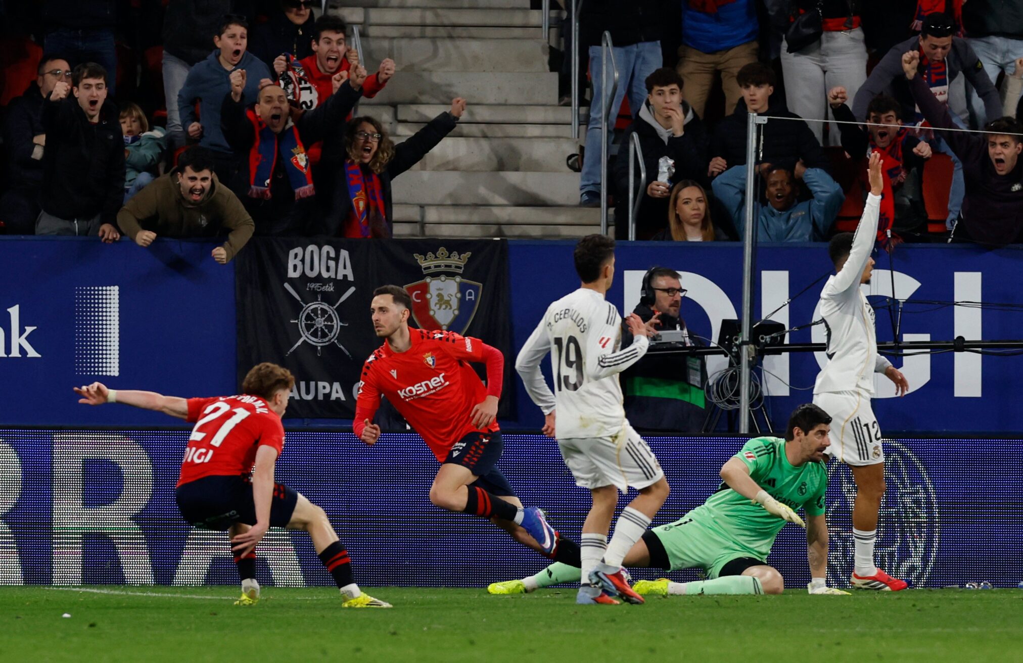 ريال مدريد المتصدر يسقط أمام مضيفه أوساسونا في الدوري الإسباني
