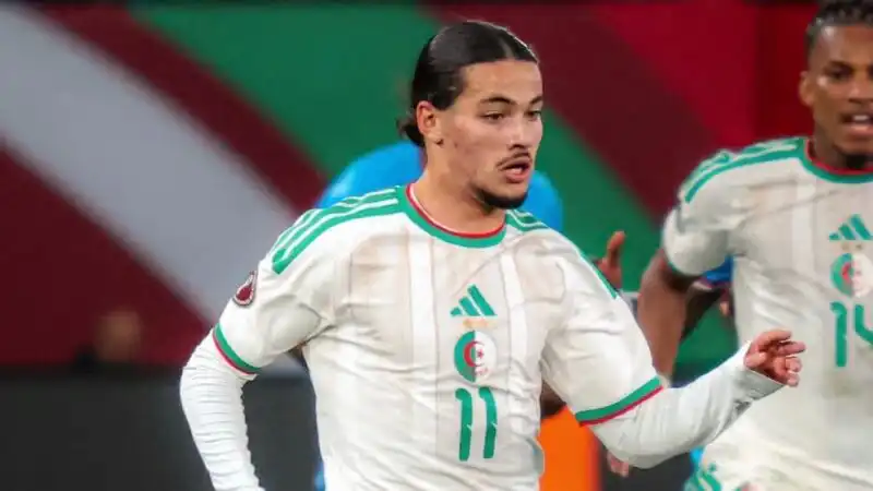 أنيس حاج موسى يغادر تربص المنتخب الوطني بسبب الإصابة