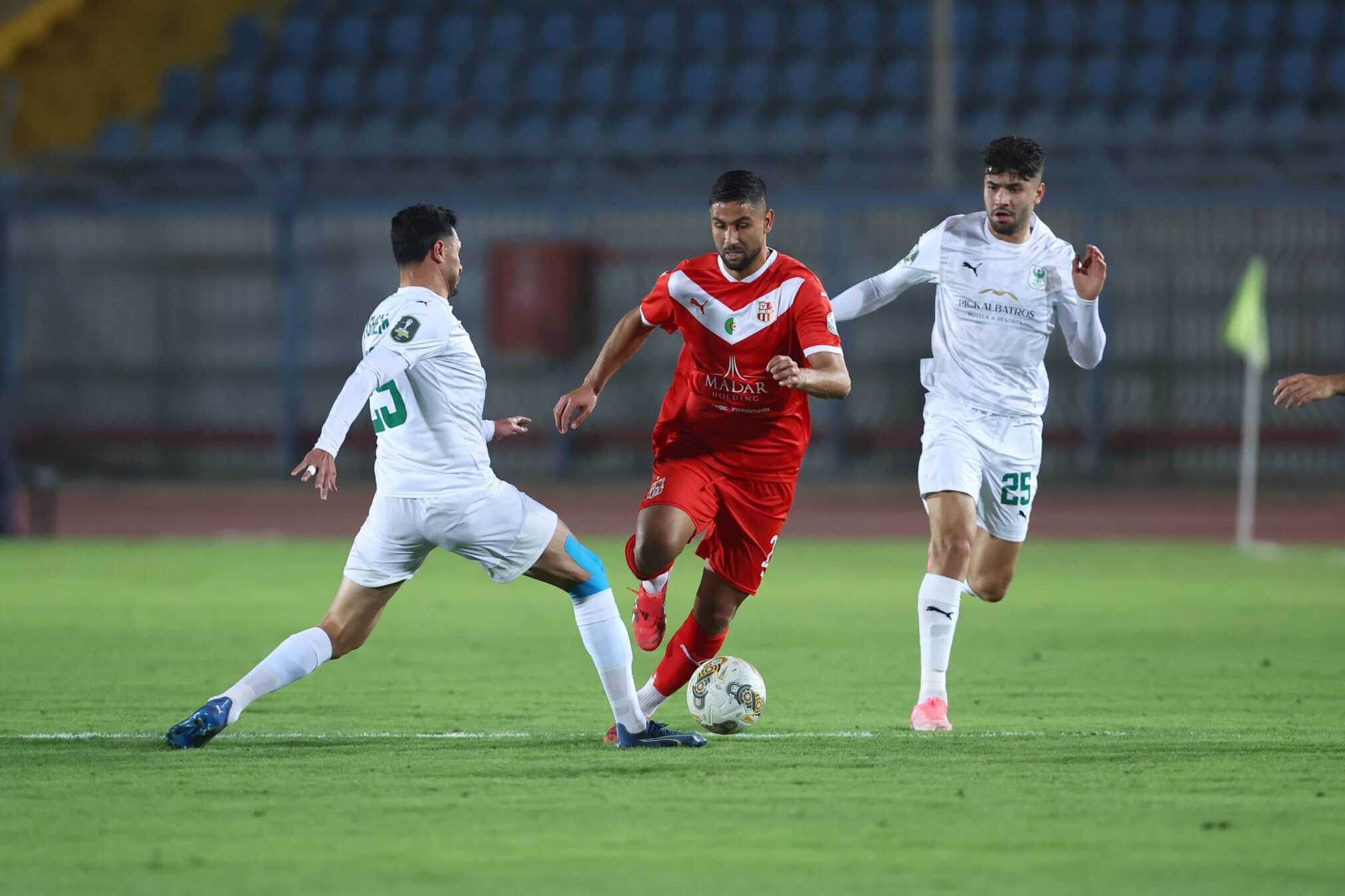 شباب بلوزداد يفرض تعادلاً ثميناً على مضيفه المصري البورسعيدي