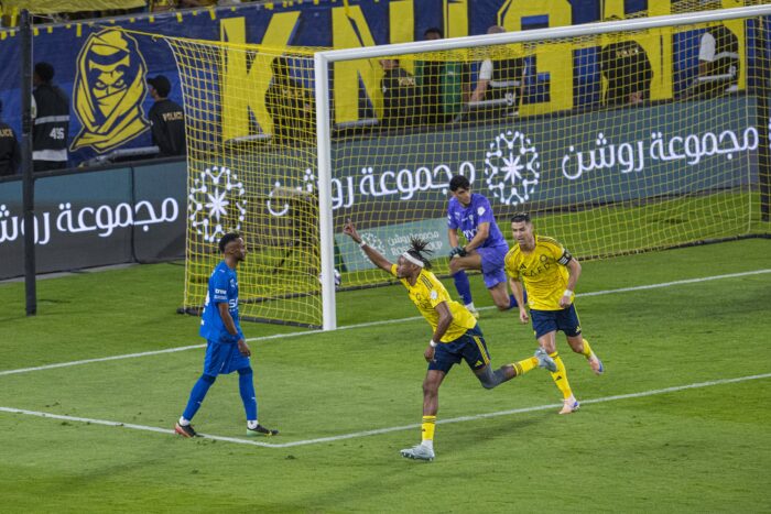 النصر يفوت فرصة حسم لقب الدوري السعودي بعد تعادله في ديربي الرياض أمام ضيفه الهلال