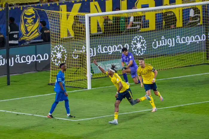 النصر يفوت فرصة حسم لقب الدوري السعودي بعد تعادله في ديربي الرياض أمام ضيفه الهلال