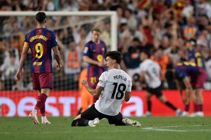 برشلونة “البطل” يتجرع الهزيمة أمام فالنسيا في ختام منافسات الدوري الإسباني