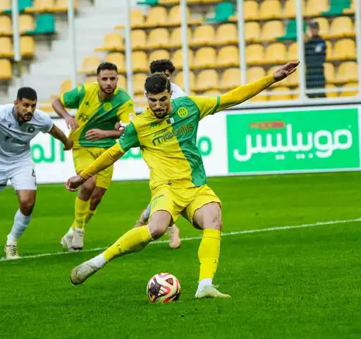 كلاسيكو الجزائر.. شبيبة القبائل تكتسح وفاق سطيف بخماسية تاريخية