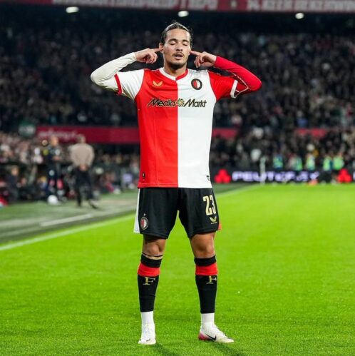 بوروسيا دورتموند يراقب الجزائري أنيس حاج موسى