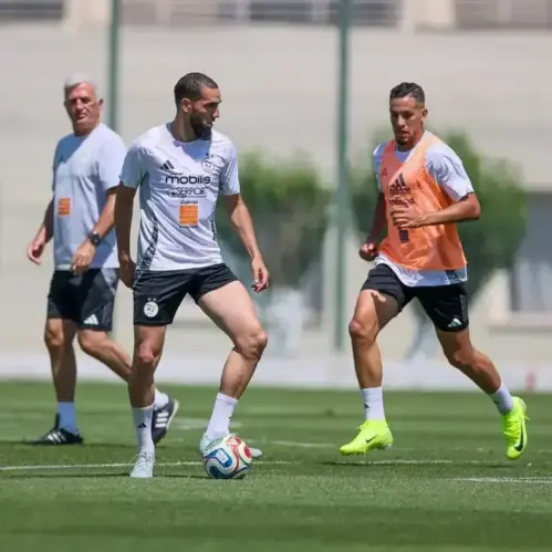 المنتخب الوطني يتدرب بملعب فينورد قبل الموقعة الودية المثيرة أمام هولندا