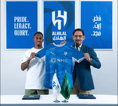 الهلال السعودي يعلن ضم الدولي الهولندي كريسينسيو سامرفيل لمدة 4 أعوام