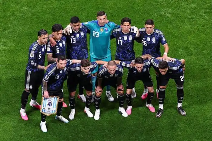 الأرجنتين تقصي إنجلترا وتبلغ نهائي كأس العالم 2026 للمرة السابعة