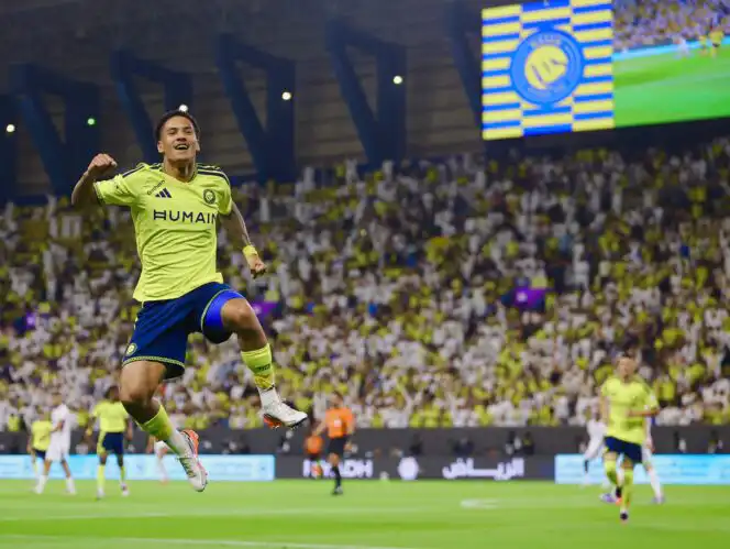 النصر يكتسح الفتح بثلاثية نظيفة في افتتاح دوري روشن السعودي