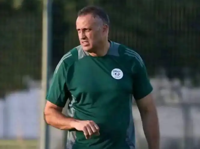 إبراهيم حمداني مدرباً جديداً للمنتخب الجزائري خلفاً لبيتكوفيتش